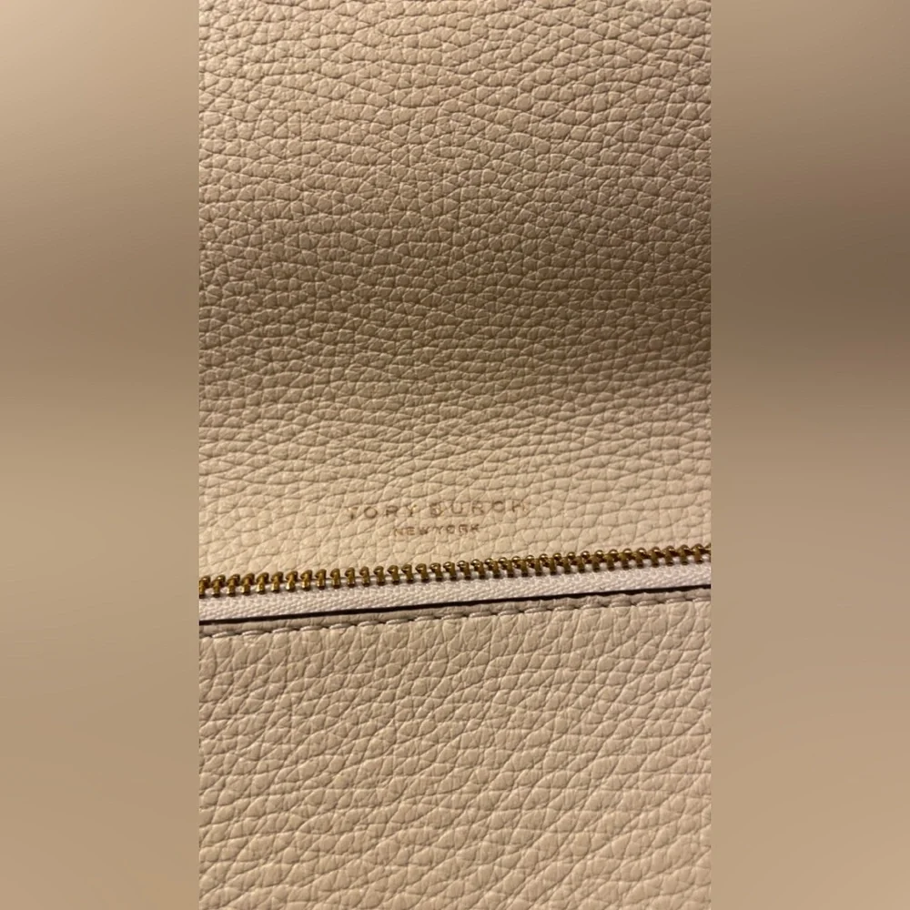 Tory Burch off white Crossbody Bag - Picture 4 of 8